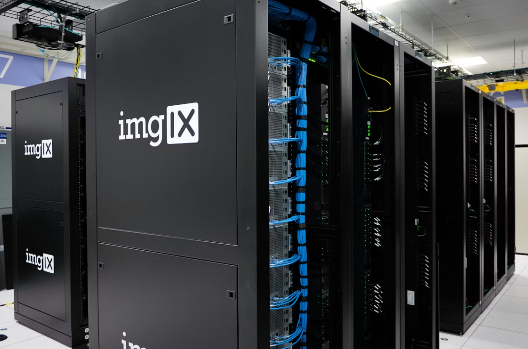 壓力與溫度感測資料整合至監控畫面的工業資料鏈路示意圖